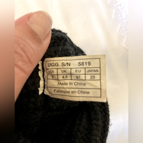 UGG Classic Cardy Wool Knit Mid-calf Botton Boots, Black, size 6 Women’s - Picture 6 of 9